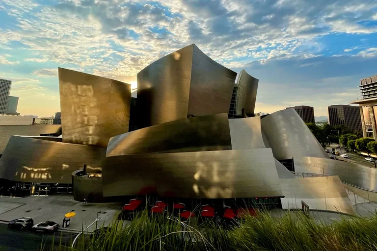 Best Smart Facade Projects in the US: A Guide to Adaptive Skins